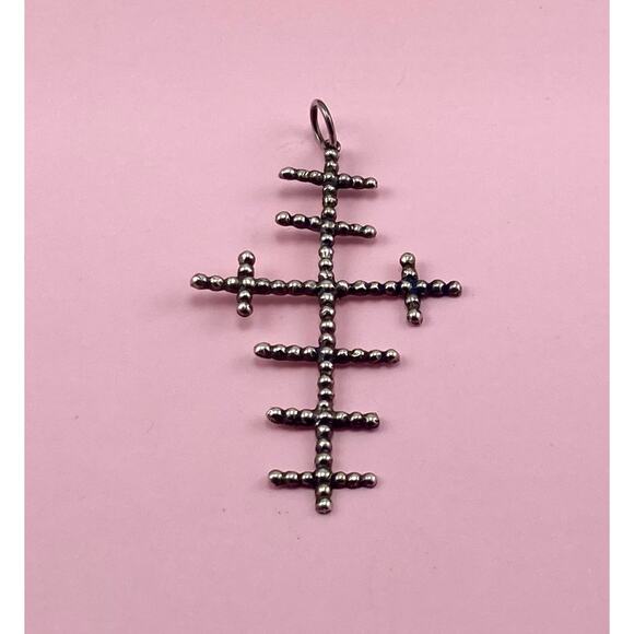 Waxing poetic cross charm - Picture 2 of 3